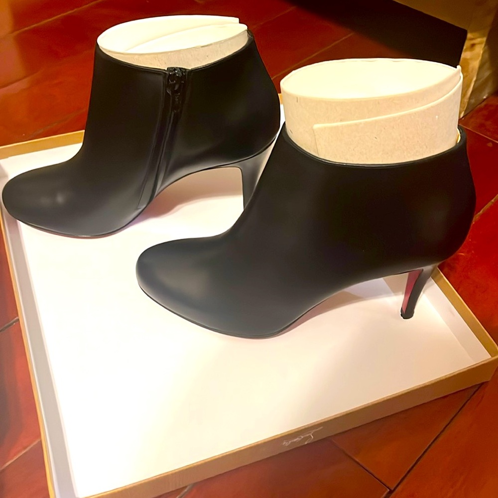 Brandnew Belle 85 Boots (never worn )